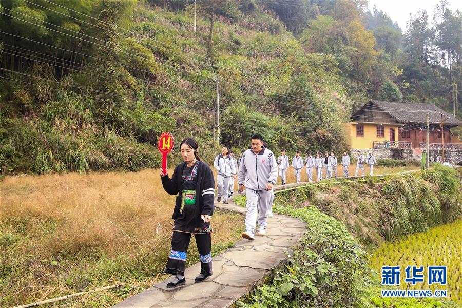 （在習(xí)近平新時(shí)代中國特色社會(huì)主義思想指引下——新時(shí)代新作為新篇章·習(xí)近平總書記關(guān)切事·圖文互動(dòng)）（3）精準(zhǔn)扶貧7年，十八洞村“長”出10余種新職業(yè)