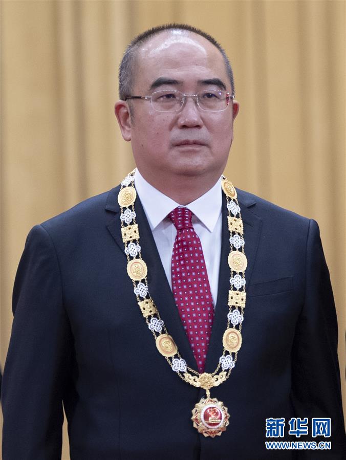 （抗疫先進(jìn)事跡·圖文互動(dòng)）（1）張定宇：疫情“暴風(fēng)眼”里，“漸凍”之軀與時(shí)間賽跑