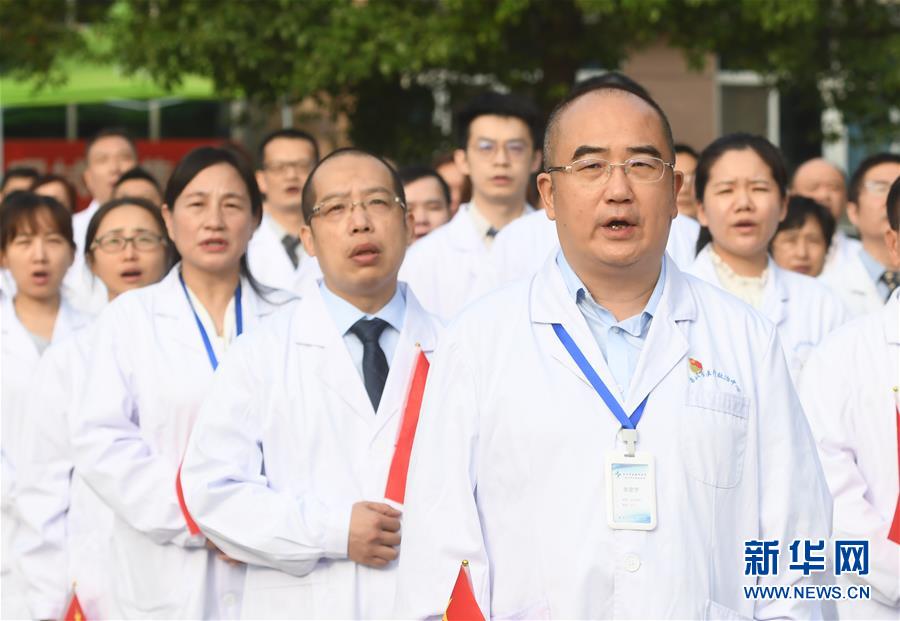 （抗疫先進(jìn)事跡·圖文互動(dòng)）（2）張定宇：疫情“暴風(fēng)眼”里，“漸凍”之軀與時(shí)間賽跑