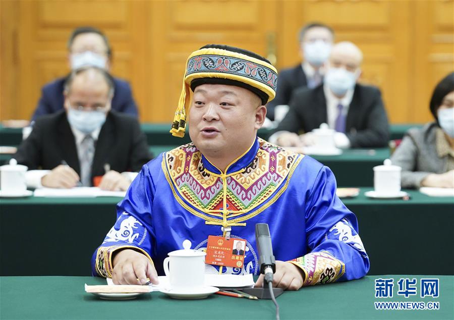 （新華全媒頭條·圖文互動）（8）從人民中汲取磅礴力量——習近平總書記同出席2020年全國兩會人大代表、政協(xié)委員共商國是紀實