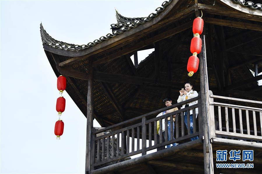 （新華全媒頭條·圖文互動）（20）從人民中汲取磅礴力量——習近平總書記同出席2020年全國兩會人大代表、政協(xié)委員共商國是紀實