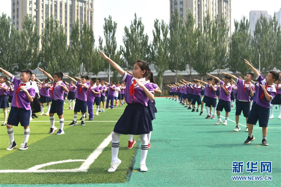 （體育·圖文互動(dòng)）（1）（在習(xí)近平新時(shí)代中國(guó)特色社會(huì)主義思想指引下——新時(shí)代新作為新篇章·總書(shū)記關(guān)心的百姓身邊事）奔跑吧，少年！——體育讓孩子們插上強(qiáng)壯的翅膀（配本社同題文字稿）