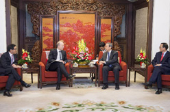 馬凱會(huì)見(jiàn)國(guó)際證監(jiān)會(huì)組織理事會(huì)主席、香港證監(jiān)會(huì)行政總裁歐達(dá)禮和香港證監(jiān)會(huì)主席唐家成