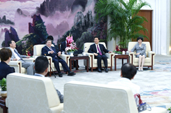 李源潮會見日本民進(jìn)黨政治家代表團