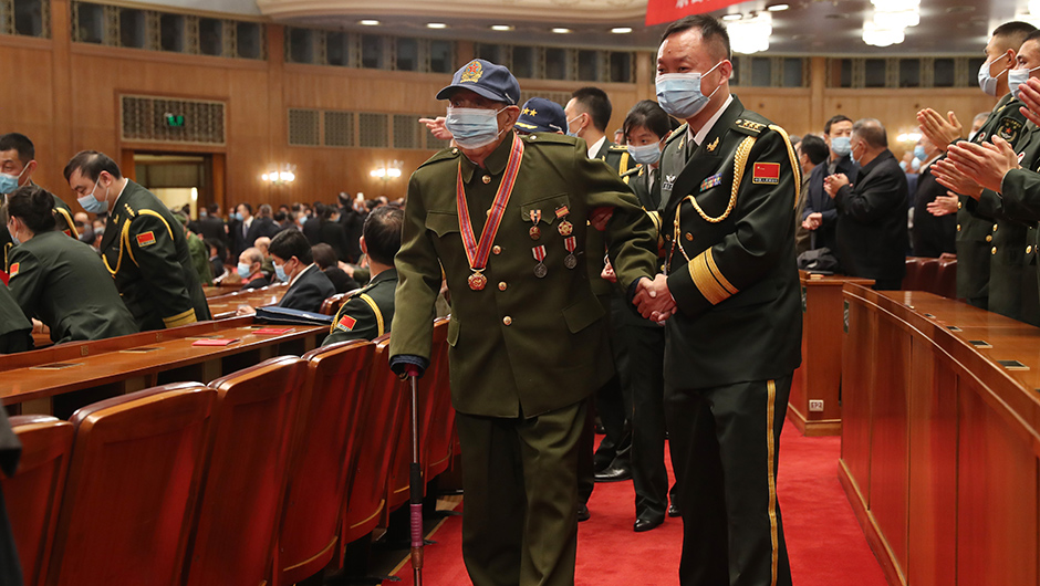 志愿軍老戰(zhàn)士、老同志入場(chǎng)