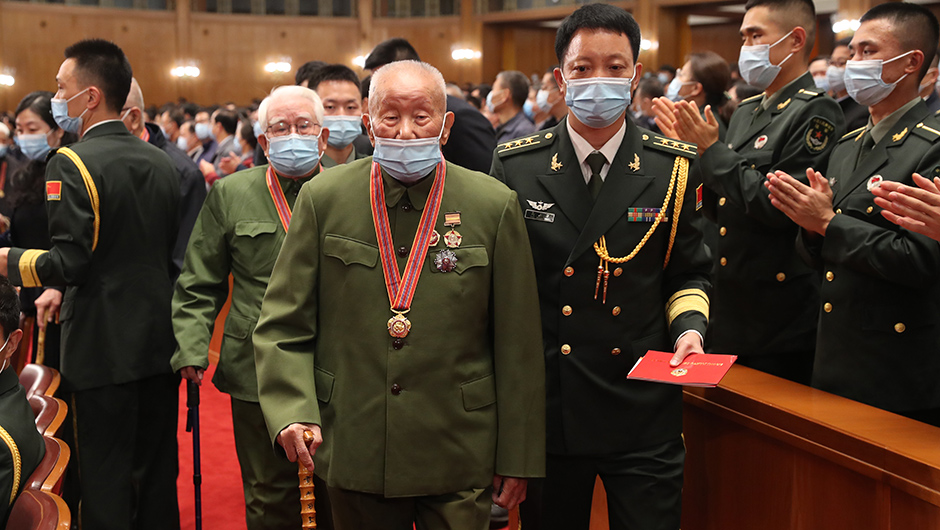志愿軍老戰(zhàn)士、老同志入場(chǎng)
