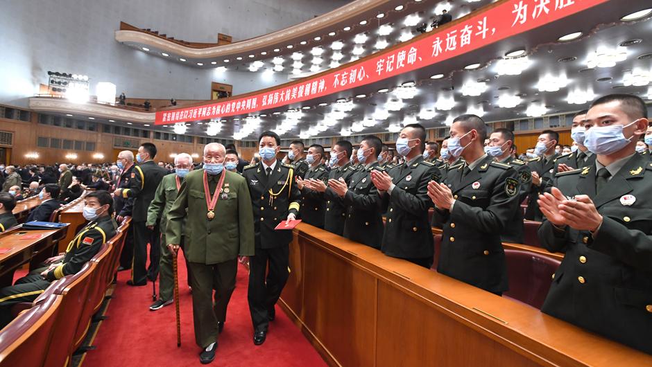 大會(huì)前，志愿軍老同志入場(chǎng)