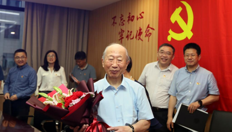新黨員陳振新：“雖已耄耋，紅心向黨！”