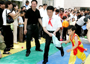 “為民、務(wù)實(shí)、清廉”——記中共中央政治局常委張高麗