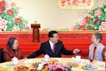 全國政協(xié)邀請已故黨外全國政協(xié)委員、知名人士夫人聯(lián)誼迎春 賈慶林出席
