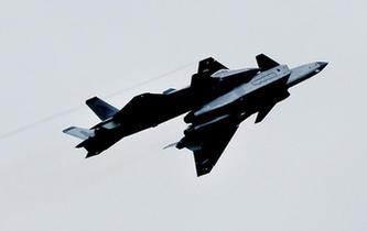 “殲-20，你不要飛得那么快……”