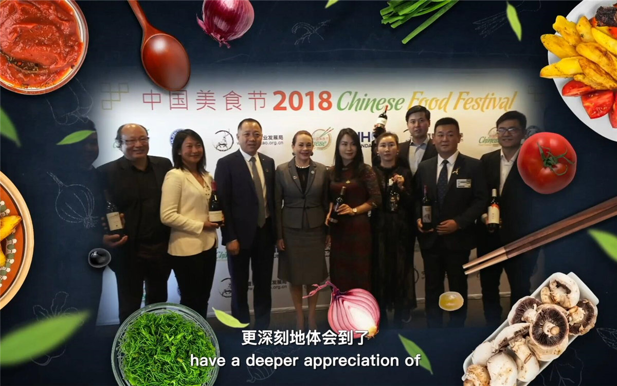 世界各國友人在品嘗美食的同時(shí)，還體會(huì)到了中國文化的博大精深