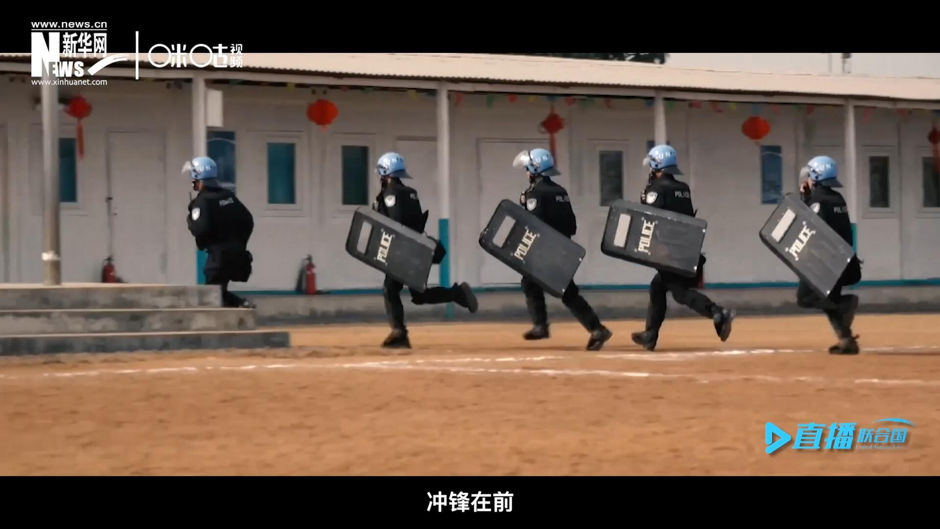 有這樣一支隊(duì)伍，他們不畏艱險(xiǎn)，沖鋒在前，頭戴藍(lán)盔，為和平而戰(zhàn)，他們的名字叫做聯(lián)合國(guó)維和部隊(duì)。