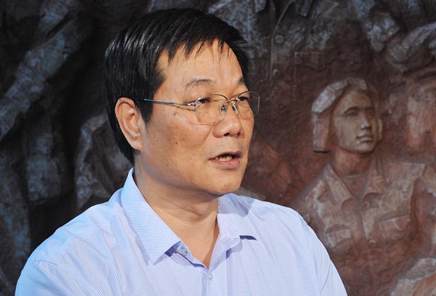 我們把黨的政治優(yōu)勢(shì)和現(xiàn)代企業(yè)制度優(yōu)勢(shì)結(jié)合起來(lái)，建立完善決策、執(zhí)行、監(jiān)督三個(gè)體系。