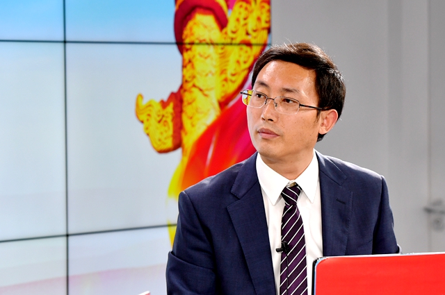繼往是為了開來，那么開什么來？我們的未來是什么？我們現(xiàn)在站在什么歷史方位上？往哪里去走？