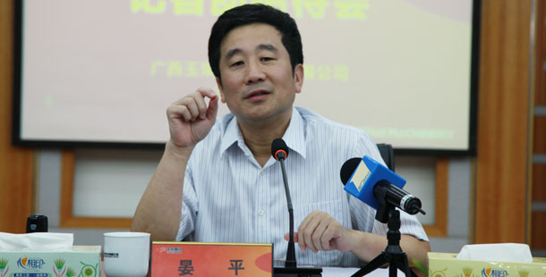 玉柴集團公司董事局主席晏平——大家可能不一定認識我，但是大家一定坐過裝配玉柴發(fā)動機的客車、公交車，因為玉柴發(fā)動機裝配在全國超過60%的客車、公交車上。玉柴發(fā)動機能夠陪伴大家上班、回家、逛街，我很自豪。我們將繼續(xù)制造更多更好的綠色產(chǎn)品，造福社會和百姓。