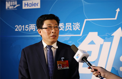 “面對這種新型的、農(nóng)業(yè)轉(zhuǎn)型的項目，政府各級部門也都在研究怎么落實，還有很多細節(jié)上的問題。”