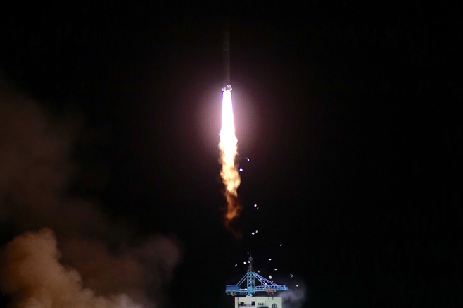 4月6日，搭載實踐十號衛(wèi)星的長征二號丁運載火箭升空。