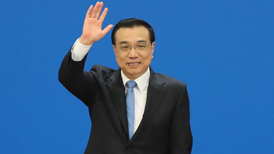 記者會結(jié)束后，李克強揮手致意