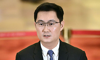 馬化騰在“代表通道”接受采訪(fǎng)