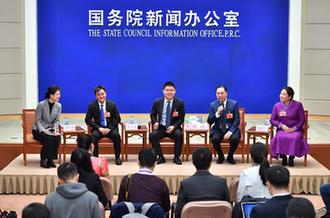 全國人大代表暢談脫貧攻堅工作經(jīng)驗(yàn)和實(shí)踐