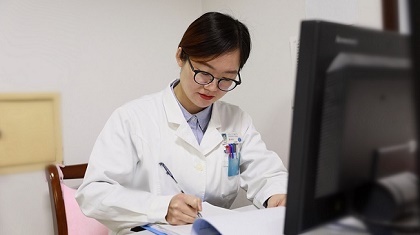 有才！這位女醫(yī)生自創(chuàng)說(shuō)唱視頻，讓科普更“接地氣”