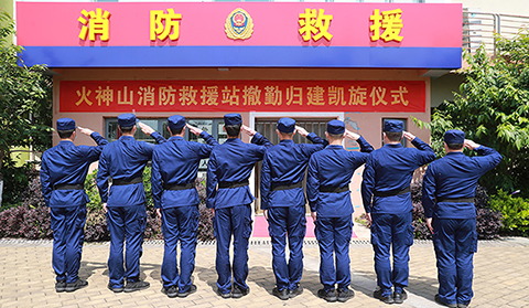 再見(jiàn)！駐守88天后“火焰藍(lán)”告別火神山