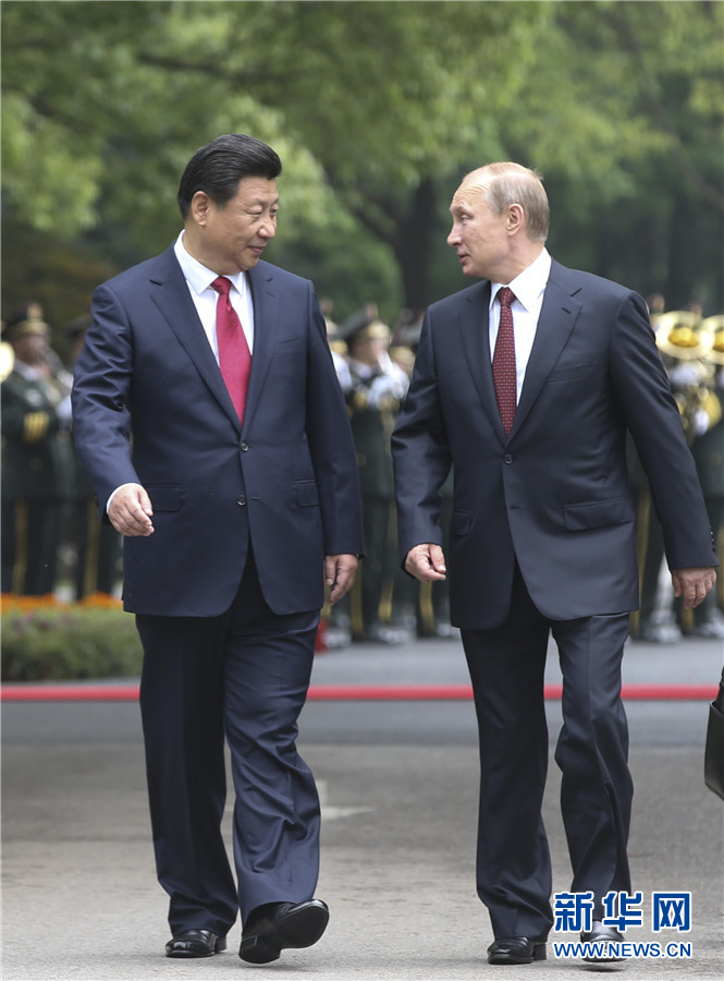這是會談前，習(xí)近平在上海西郊會議中心廣場為普京舉行歡迎儀式。 新華社記者 蘭紅光 攝