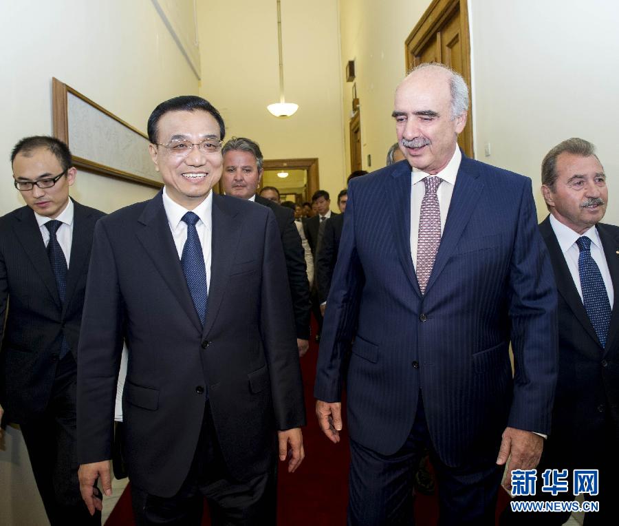 6月19日，國務(wù)院總理李克強(qiáng)在希臘議會(huì)大廈會(huì)見希臘議長(zhǎng)米馬拉基斯。新華社記者 王曄 攝