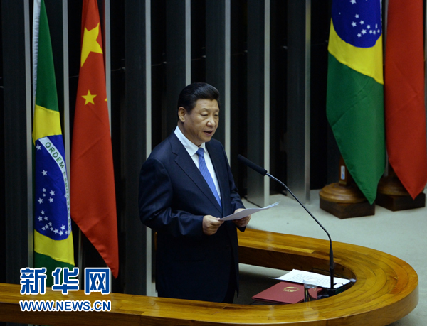 7月16日，國(guó)家主席習(xí)近平在巴西國(guó)會(huì)發(fā)表《弘揚(yáng)傳統(tǒng)友好共譜合作新篇》的演講。 新華社記者 劉建生 攝 