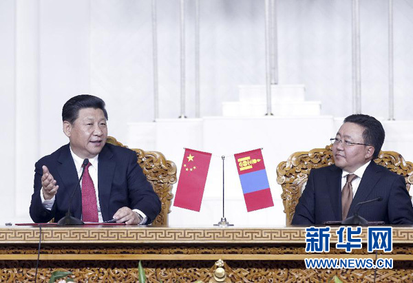 8月21日，國(guó)家主席習(xí)近平在烏蘭巴托同蒙古國(guó)總統(tǒng)額勒貝格道爾吉舉行會(huì)談。會(huì)談后，兩國(guó)元首共同會(huì)見記者。 新華社記者 鞠鵬 攝