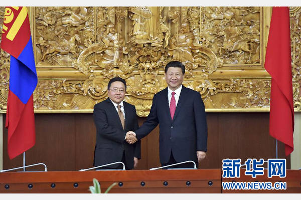 8月21日，國(guó)家主席習(xí)近平在烏蘭巴托同蒙古國(guó)總統(tǒng)額勒貝格道爾吉舉行會(huì)談。 新華社記者 李濤 攝 