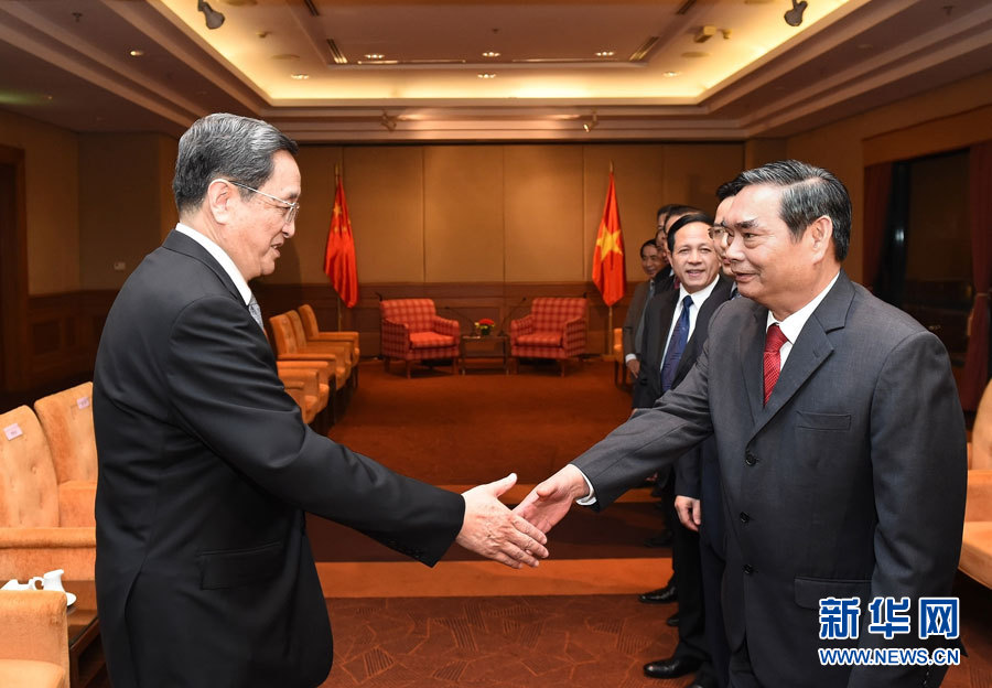 12月25日至27日，中共中央政治局常委、全國(guó)政協(xié)主席俞正聲對(duì)越南進(jìn)行正式訪問(wèn)。這是12月25日，俞正聲在河內(nèi)會(huì)見(jiàn)越共中央書(shū)記處常務(wù)書(shū)記黎鴻英。 新華社記者劉建生攝