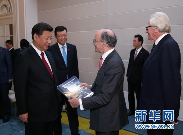 10月22日，國(guó)家主席習(xí)近平在倫敦集體會(huì)見英國(guó)前首相布朗等英國(guó)友人。新華社記者 龐興雷 攝 