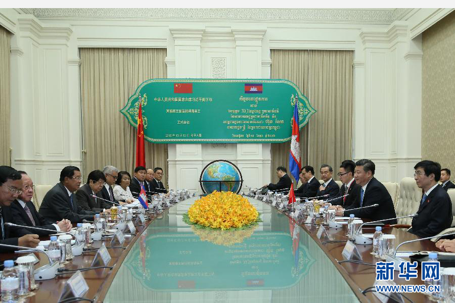10月13日，國家主席習(xí)近平在金邊同柬埔寨首相洪森舉行會談。新華社記者蘭紅光攝 
