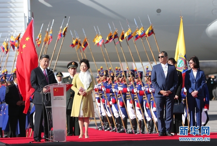 當(dāng)?shù)貢r(shí)間11月17日，國(guó)家主席習(xí)近平乘專機(jī)抵達(dá)基多，開(kāi)始對(duì)厄瓜多爾共和國(guó)進(jìn)行國(guó)事訪問(wèn)。厄瓜多爾總統(tǒng)科雷亞在機(jī)場(chǎng)為習(xí)近平舉行隆重歡迎儀式。這是習(xí)近平在歡迎儀式上致辭。新華社記者 馬占成 攝 