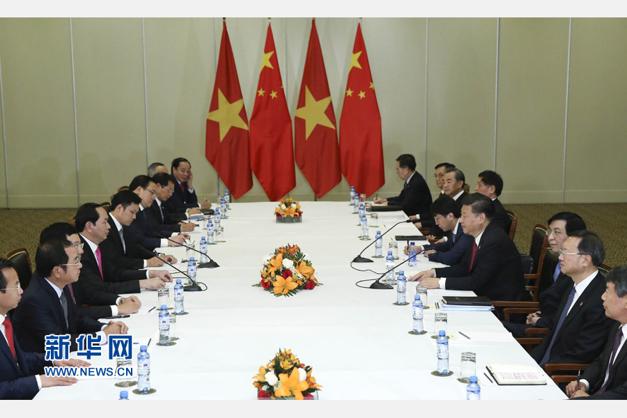 11月19日，國(guó)家主席習(xí)近平在利馬會(huì)見(jiàn)越南國(guó)家主席陳大光。新華社記者 龐興雷 攝 