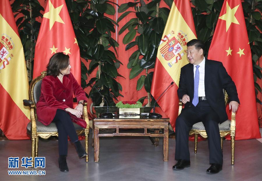 11月24日，國家主席習近平在西班牙大加那利島會見西班牙副首相薩恩斯。 新華社記者 蘭紅光 攝