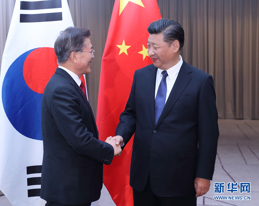 7月6日，國(guó)家主席習(xí)近平在柏林會(huì)見韓國(guó)總統(tǒng)文在寅。 新華社記者 王曄攝