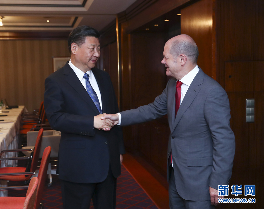 7月6日，國(guó)家主席習(xí)近平在漢堡會(huì)見漢堡市市長(zhǎng)肖爾茨。 新華社記者謝環(huán)馳 攝