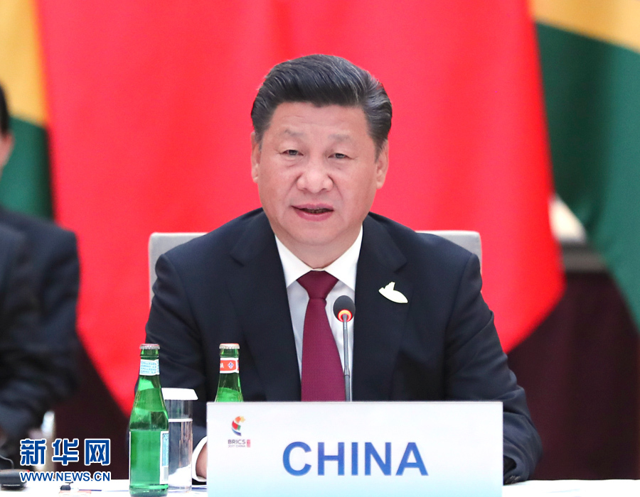7月7日，國(guó)家主席習(xí)近平在德國(guó)漢堡主持金磚國(guó)家領(lǐng)導(dǎo)人非正式會(huì)晤，發(fā)表引導(dǎo)性講話和總結(jié)講話。 新華社記者 馬占成 攝