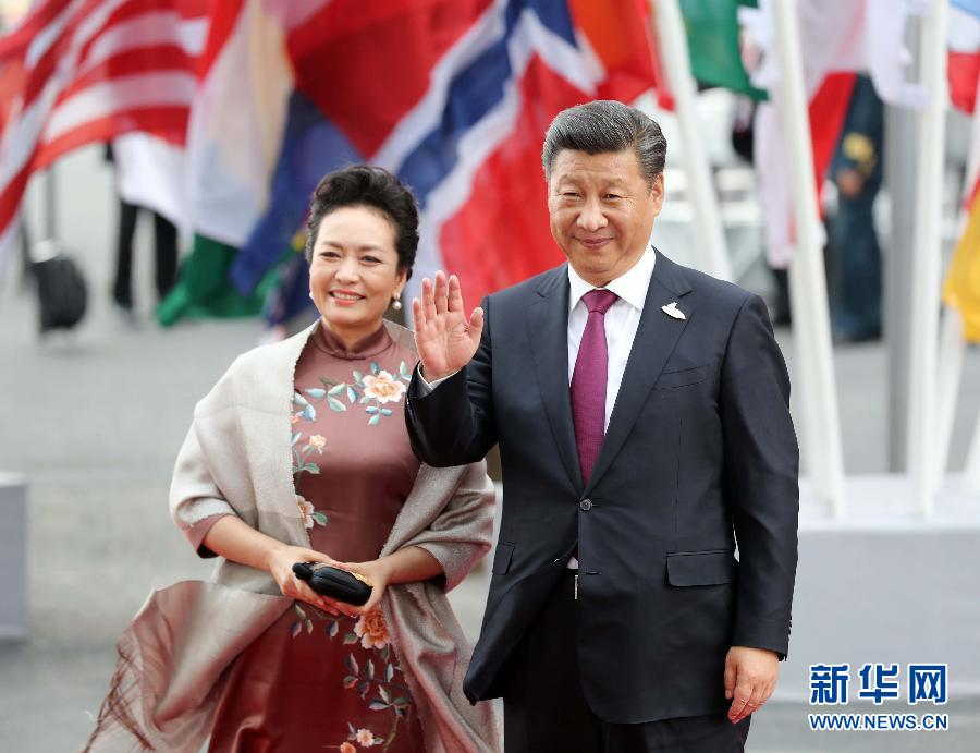 7月7日，二十國集團領導人第十二次峰會在德國漢堡舉行。國家主席習近平出席并發(fā)表題為《堅持開放包容　推動聯(lián)動增長》的重要講話。這是習近平和夫人彭麗媛出席漢堡峰會舉行的音樂會。新華社記者 劉衛(wèi)兵 攝 