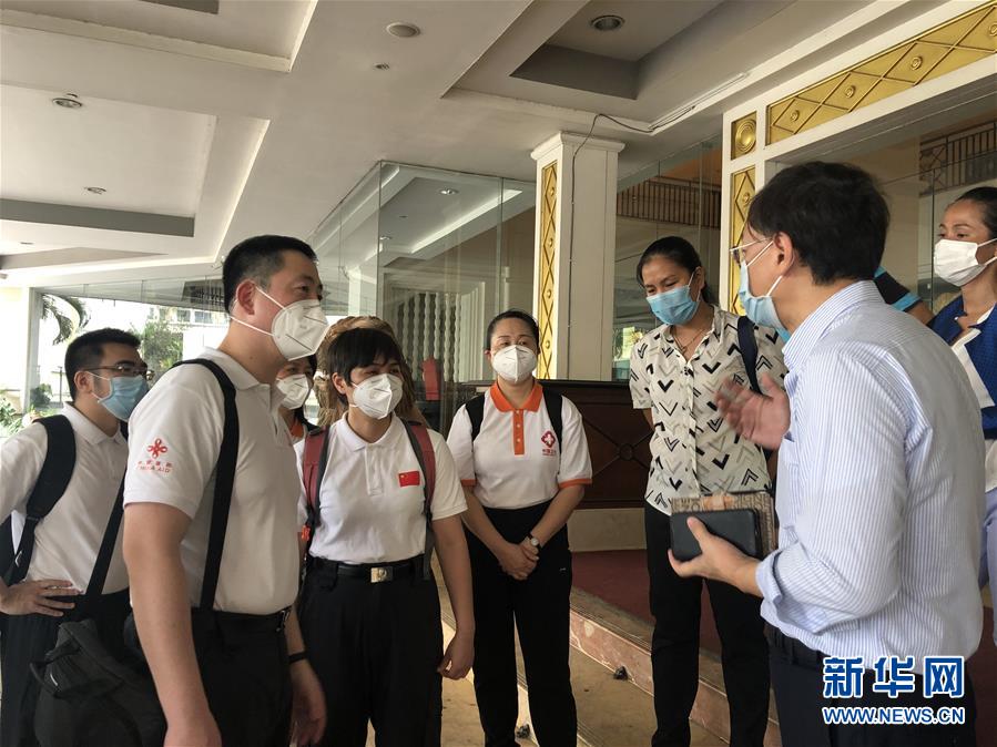 （國際疫情·圖文互動）（6）“工作忙碌又細致，經(jīng)驗豐富又專業(yè)”——一名柬埔寨青年眼中的中國援柬抗疫醫(yī)療專家組