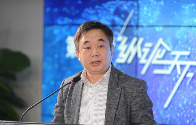 倪峰：明年看全球化，就是看中國