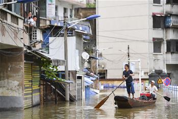 洪水來時(shí)，那暖心的民間救援